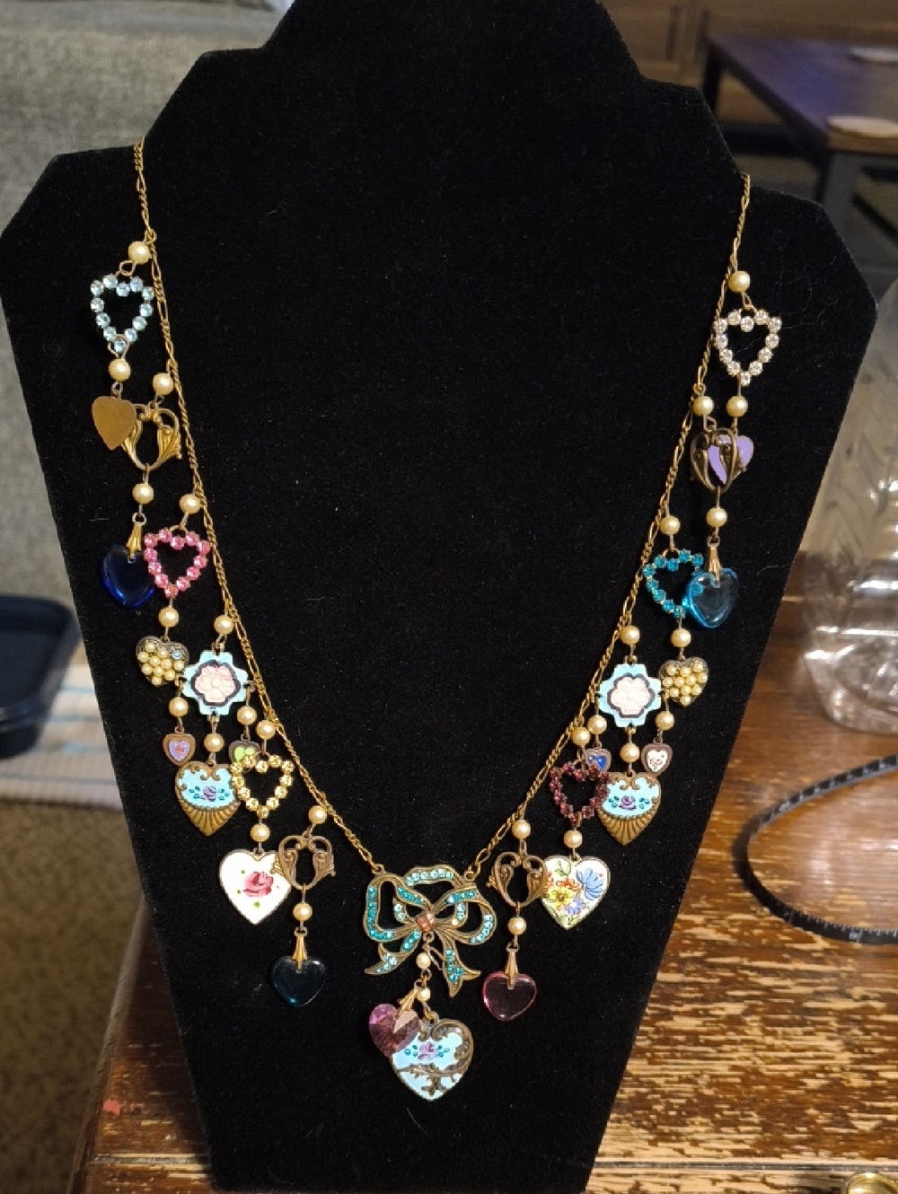 Glass Works GSW Studio Lots Of Hearts Brass Tone Necklace. Loaded With Love